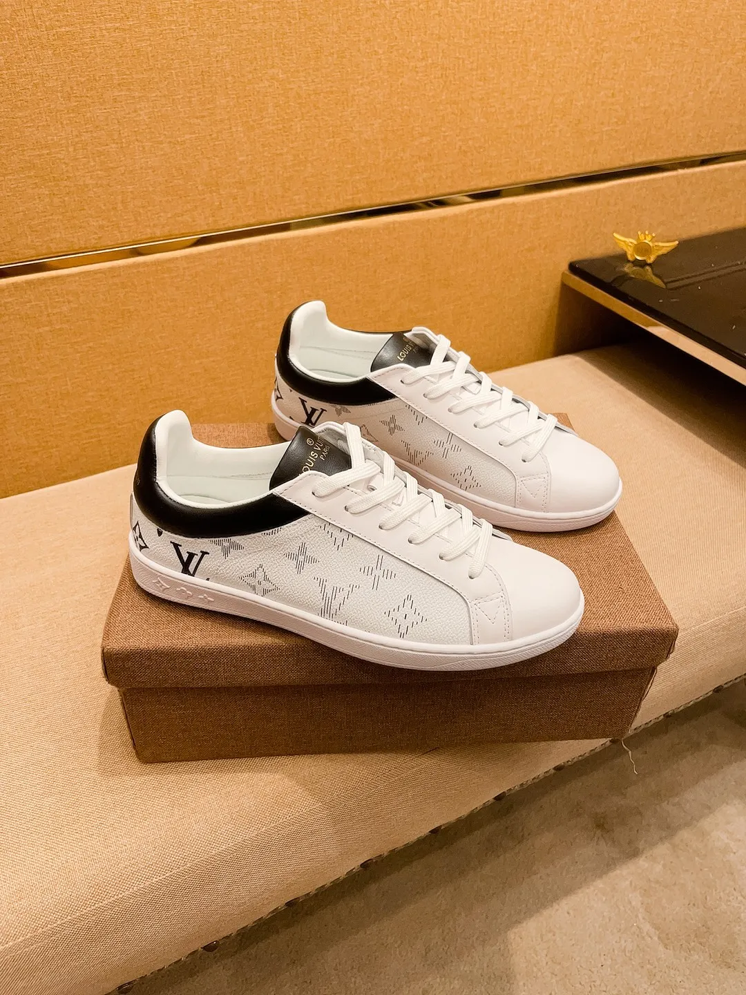 Men's shoes 💰 380💰🔥【LV】🔥 Louis Vuitton, high-end men's shoes brand, official website 1:1 latest masterpiece: the upper is made of Italian imported first-layer cowhide with a comfortable and breathable lining➕original non-slip and wear-resistant outsole🔥, making walking more convenient and comfortable! An exclusive new model, a stunning work, a beautiful 1:1 replica [color] compared to the official quality! Create a fashionable personality to set off your uniqueness! A must-have for trendy men! Classic🔥Size: 38-44 Color: 🔥Multiple colors available🔥
